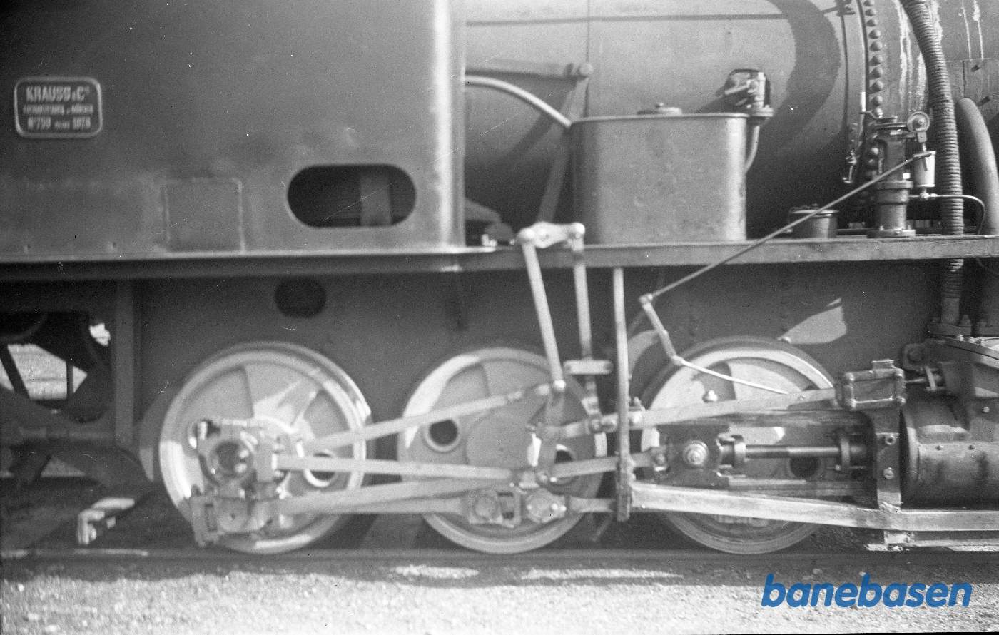 Damplokomotiv nr. 2, hjul og gangtøj, højre side