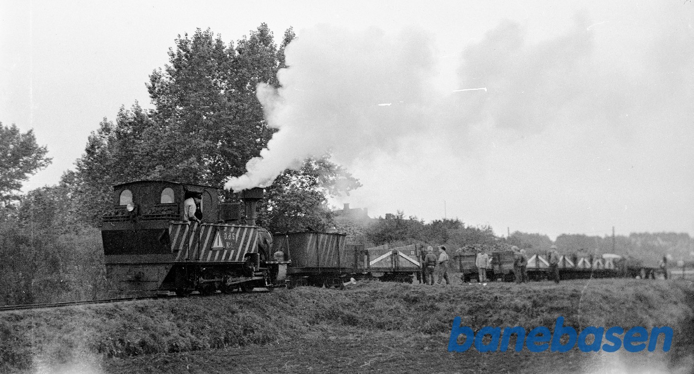 Damplokomotiv nr. 8 rangerer Damplokomotiv nr. 8 rangerer