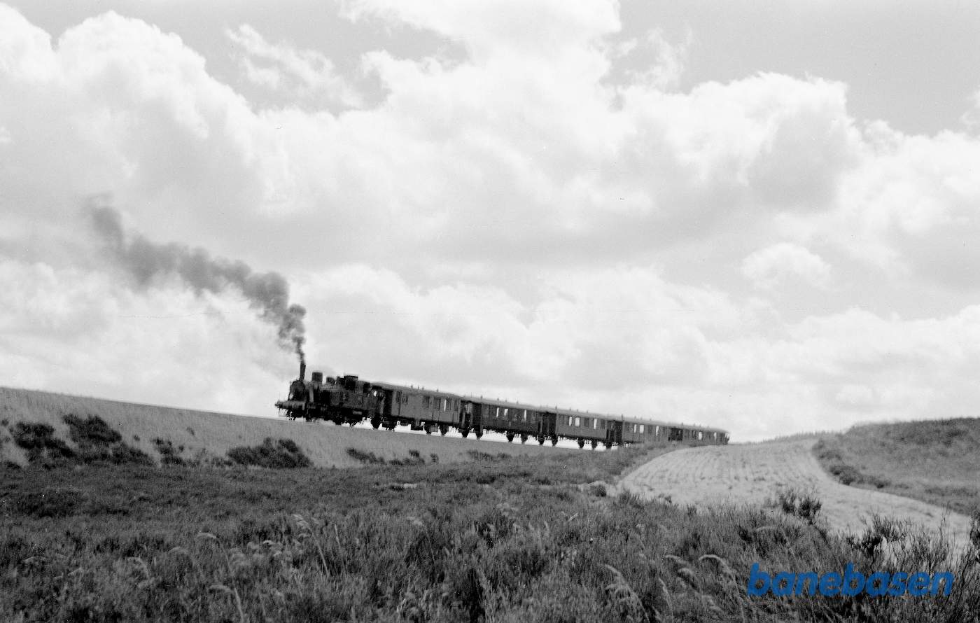 HV L 106 med DJK-udflugtstog