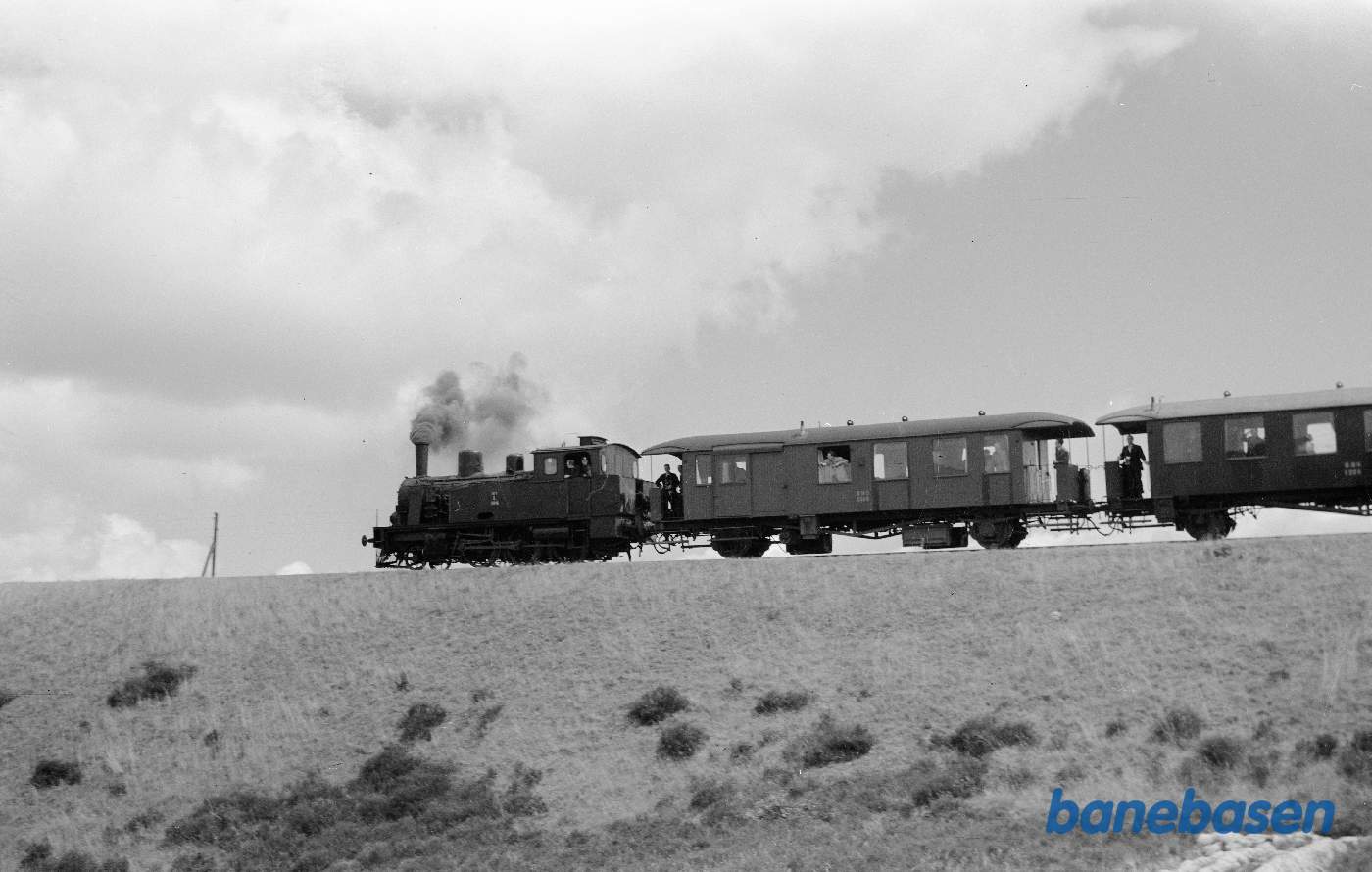 HV L 106 med DJK-udflugtstog