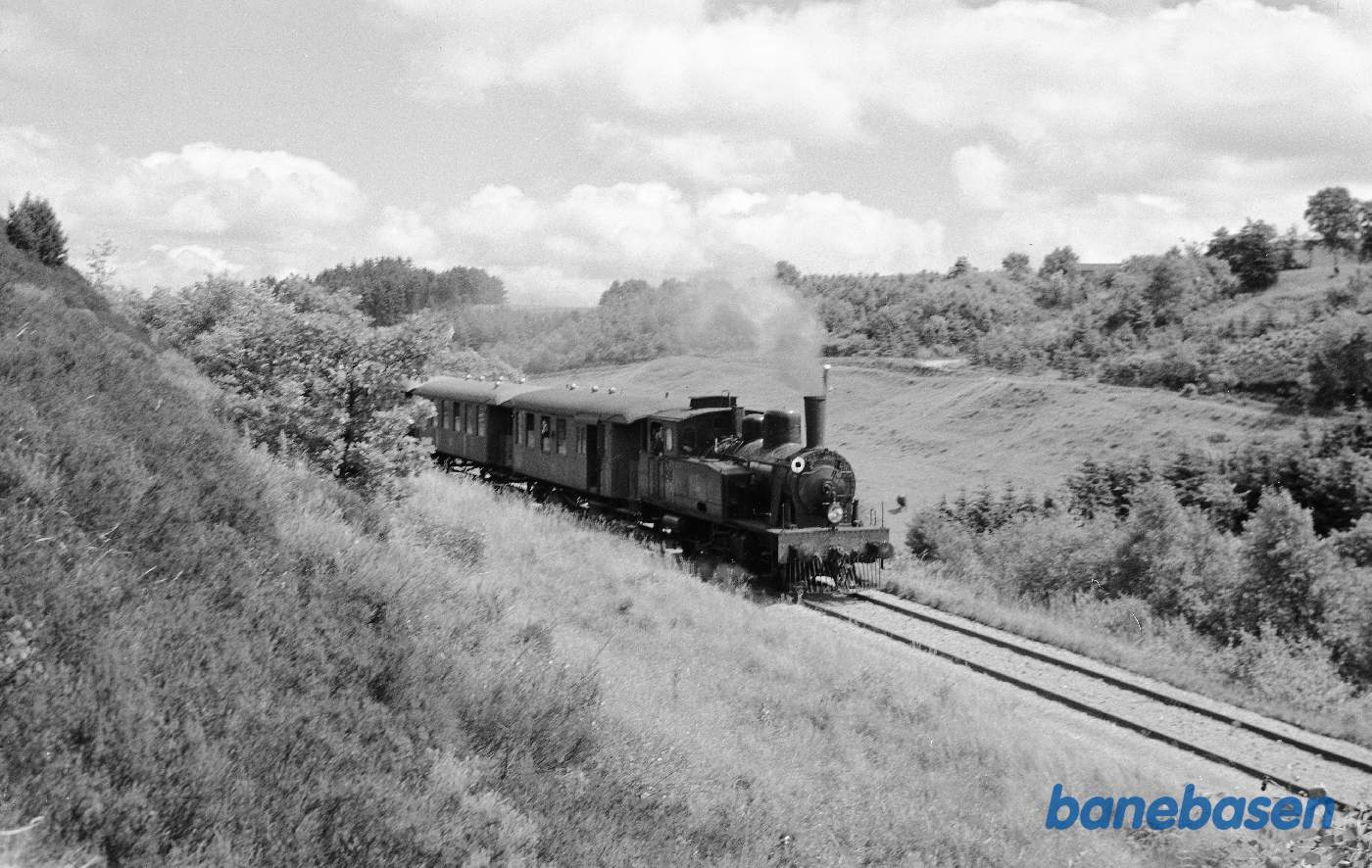 HV L 106 med DJK-udflugtstog