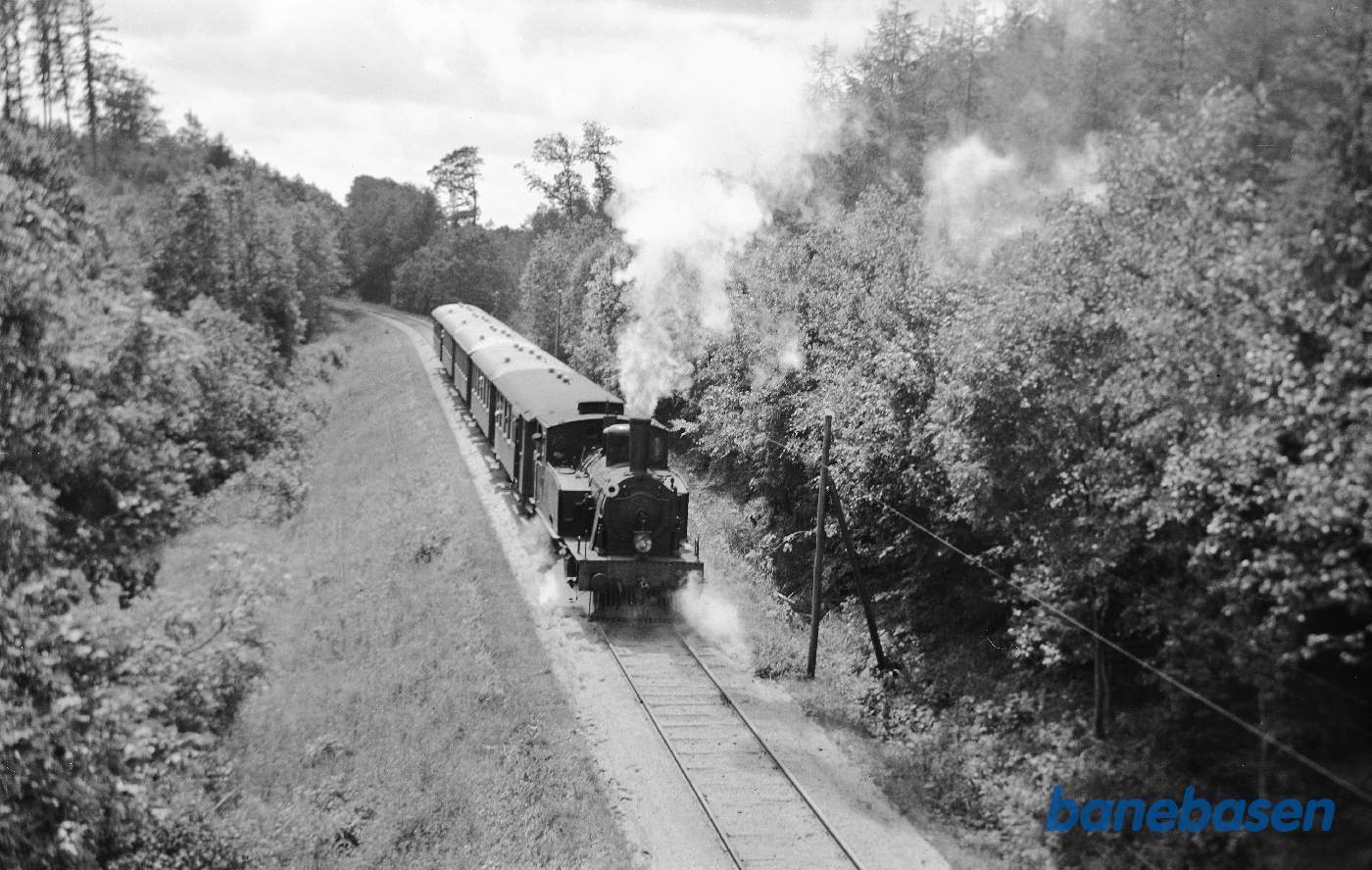 HV L 106 med DJK-udflugtstog