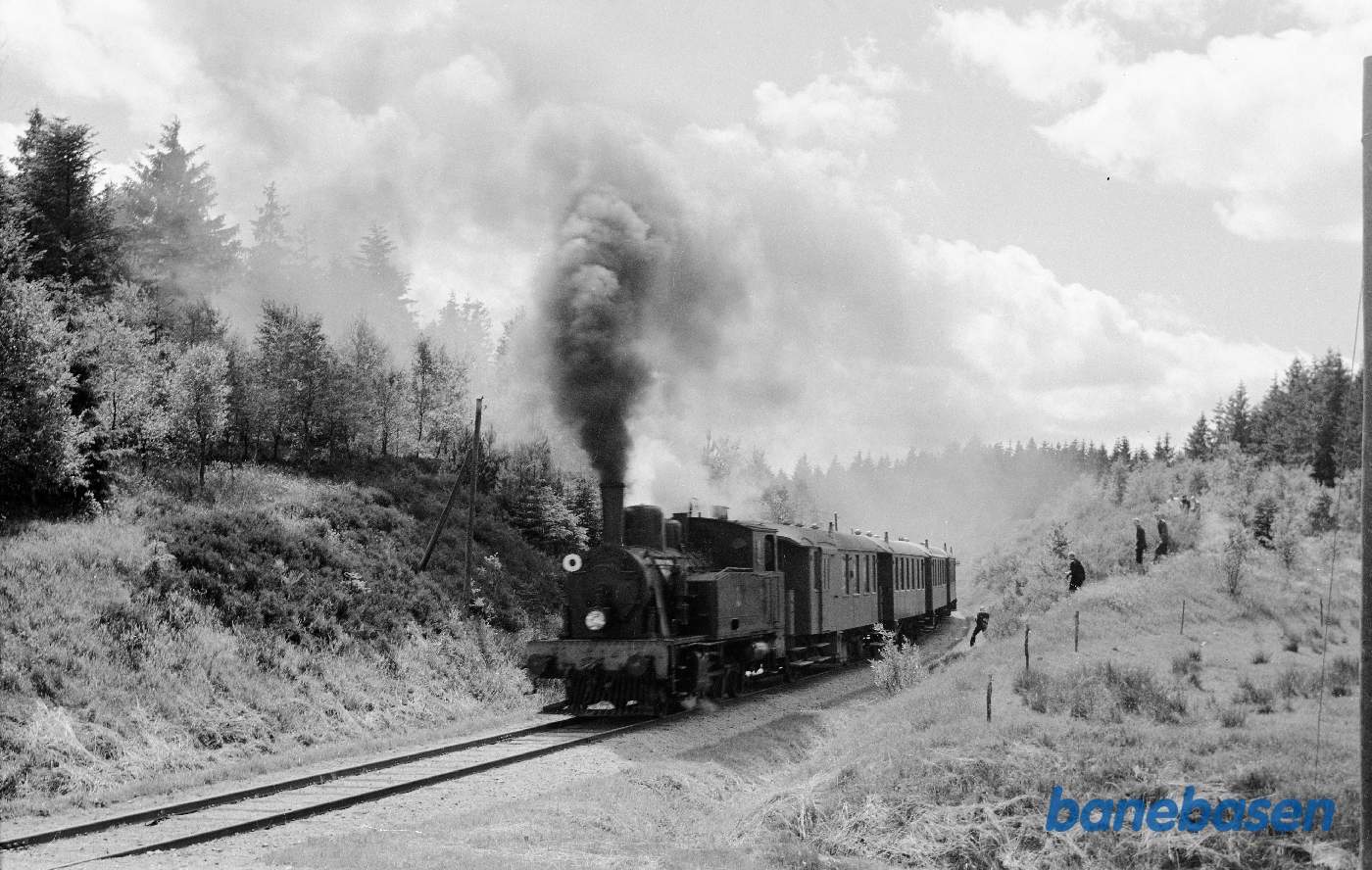 HV L 106 med DJK-udflugtstog