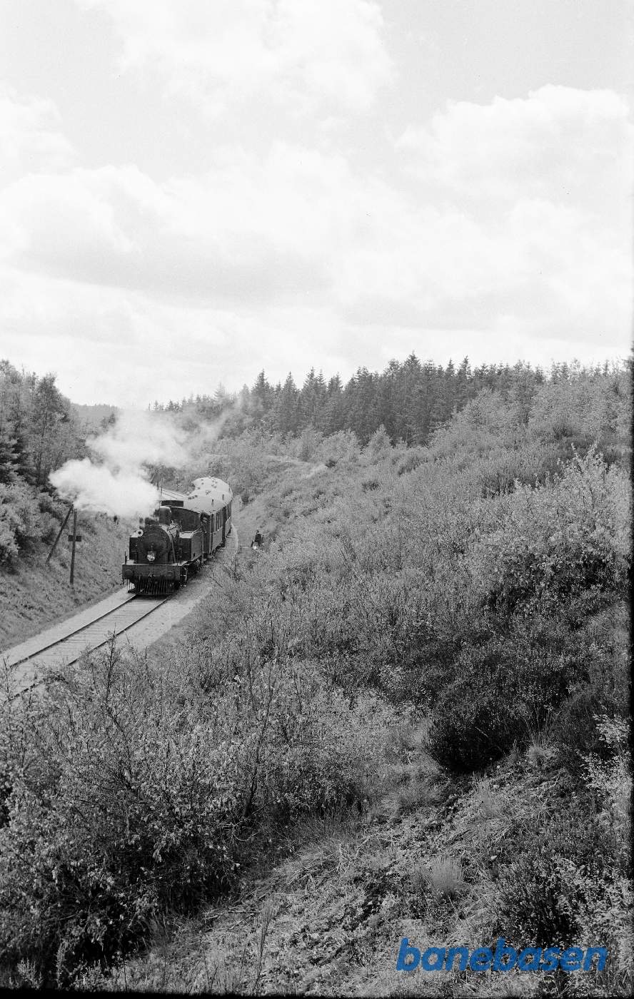 HV L 106 med DJK-udflugtstog