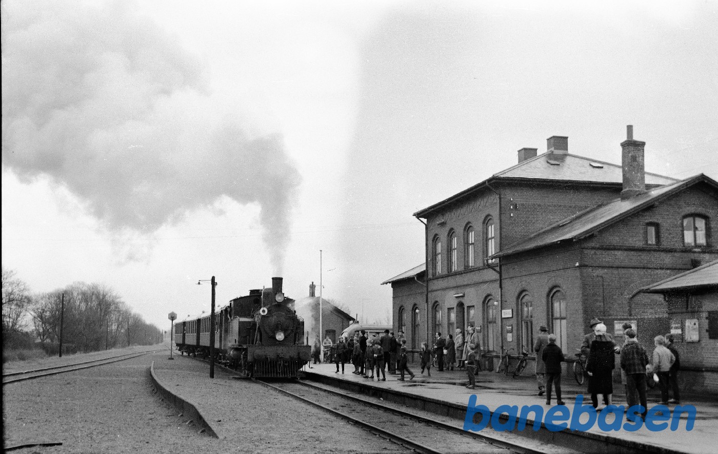 HV L 106 med DJK-udflugtstog HV L 106 med DJK-udflugtstog