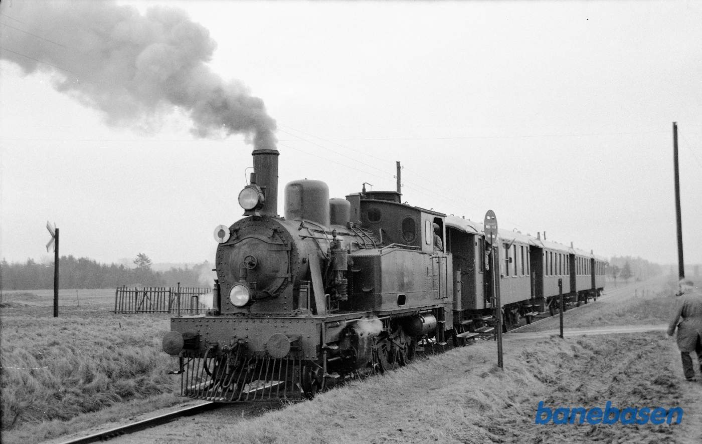 HV L 106 med DJK-udflugtstog