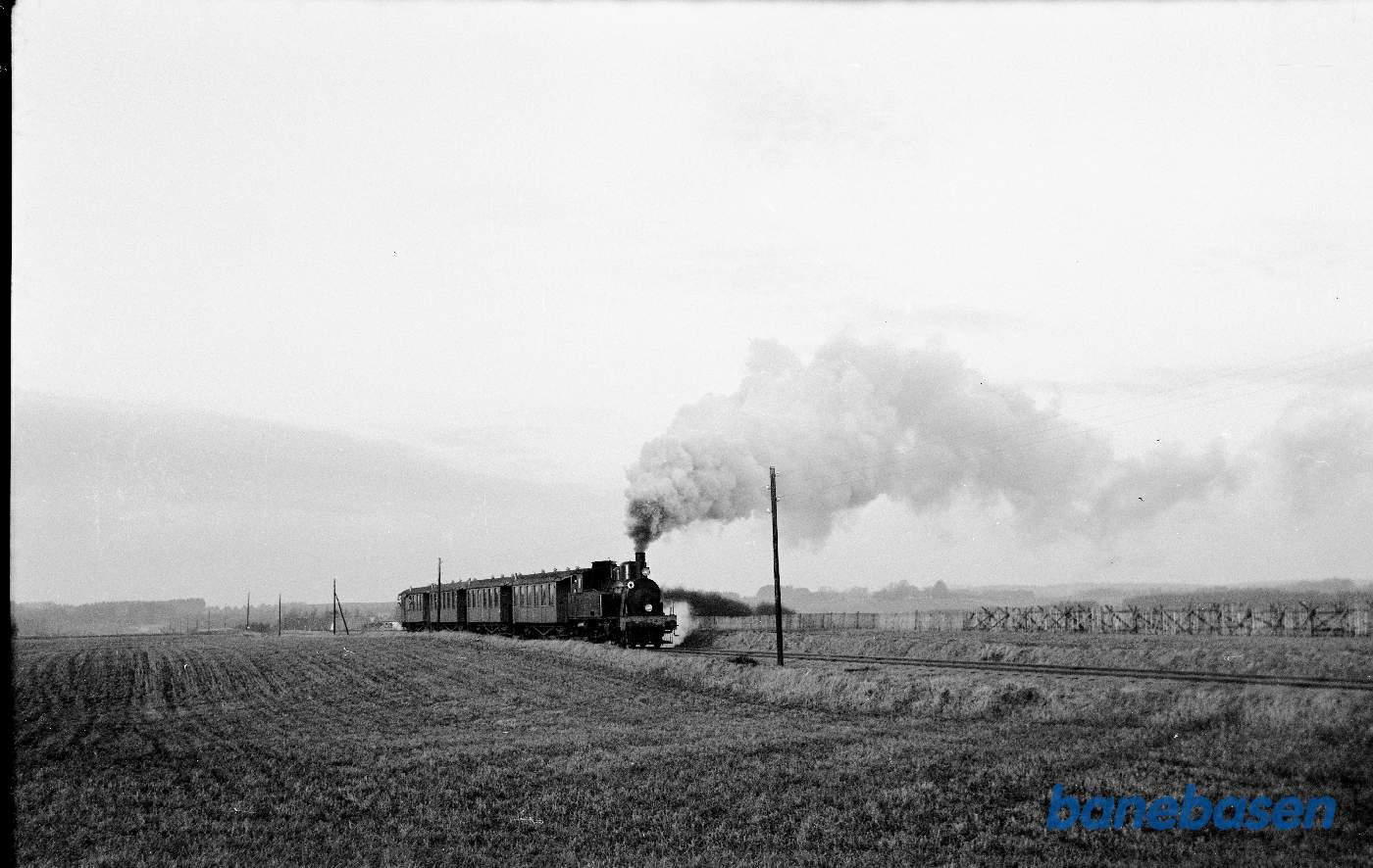 HV L 106 med DJK-udflugtstog