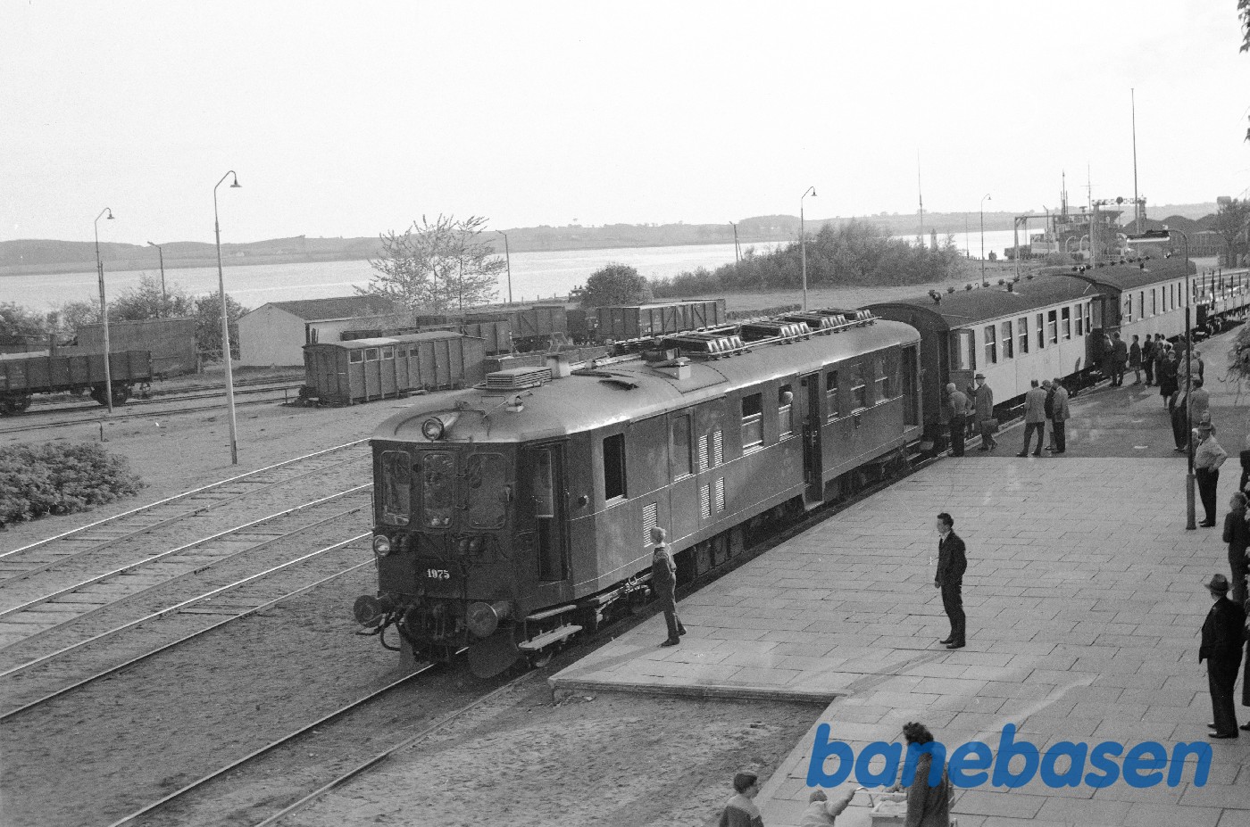 MO 1975 med tog 161 MO 1975 med tog 161