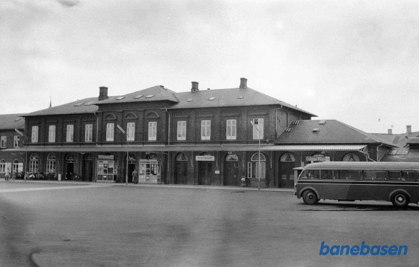 Odense Syd station, tidl. sporside, nu rutebilstation Odense Syd station, tidl. sporside, nu rutebilstation