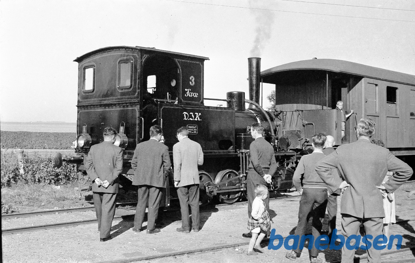 Damplokomotiv ØSJS 3 "FAXE" nymalet på prøvetur Damplokomotiv ØSJS 3 "FAXE" nymalet på prøvetur