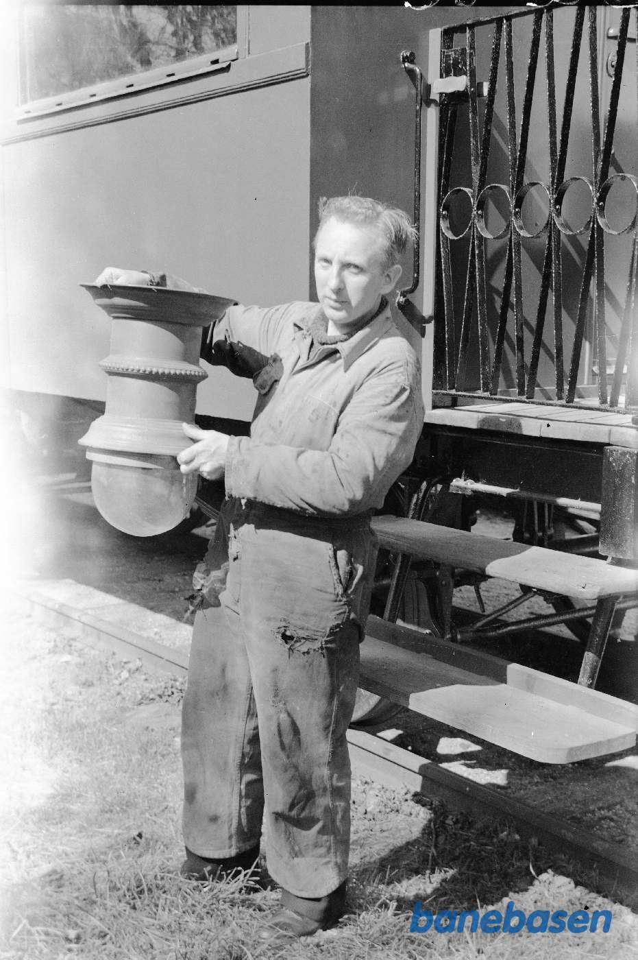 Robert Jørgensen med lampe til personvogn