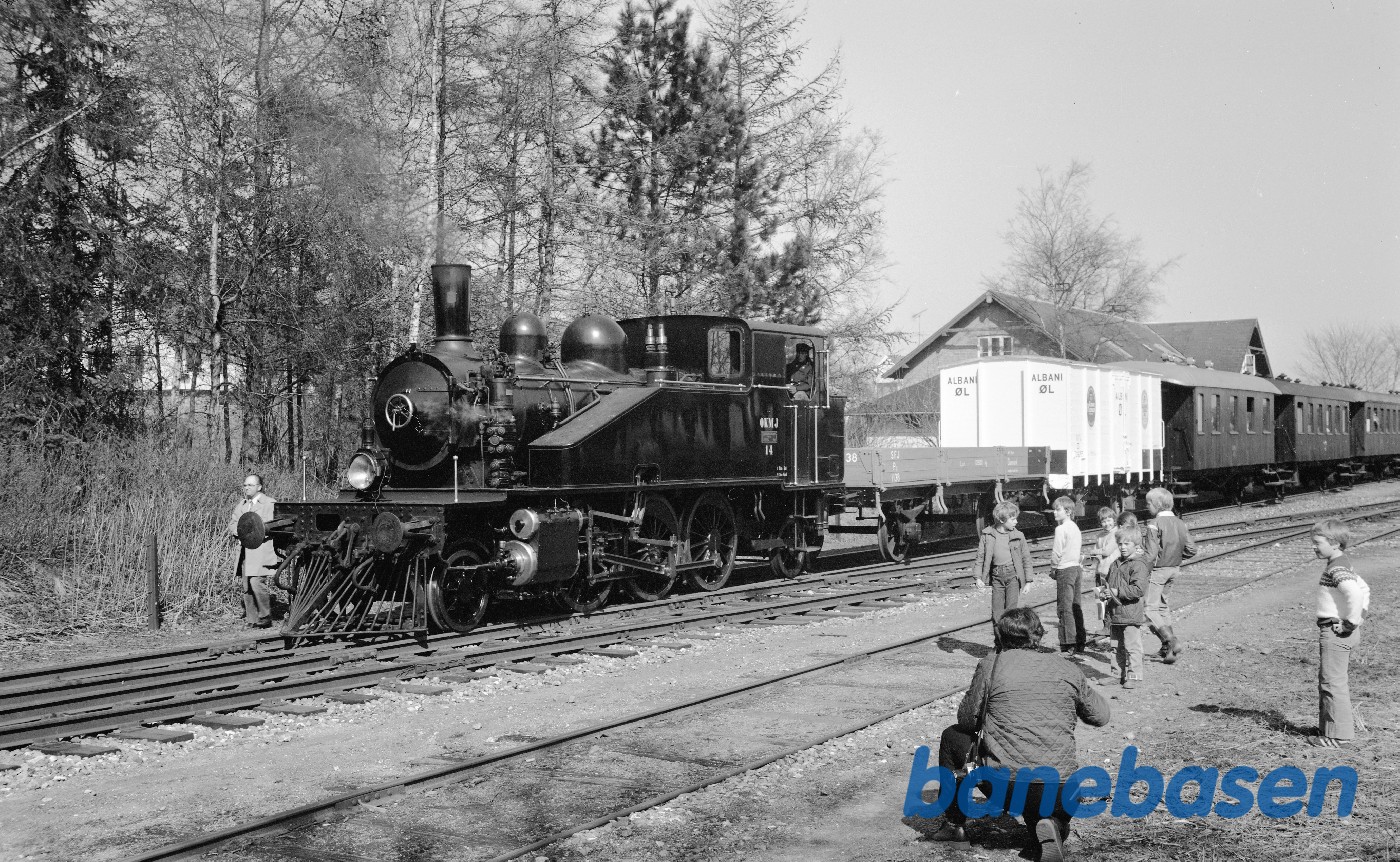 Damplokomotiv OKMJ nr. 14 med udflugtstog Damplokomotiv OKMJ nr. 14 med udflugtstog