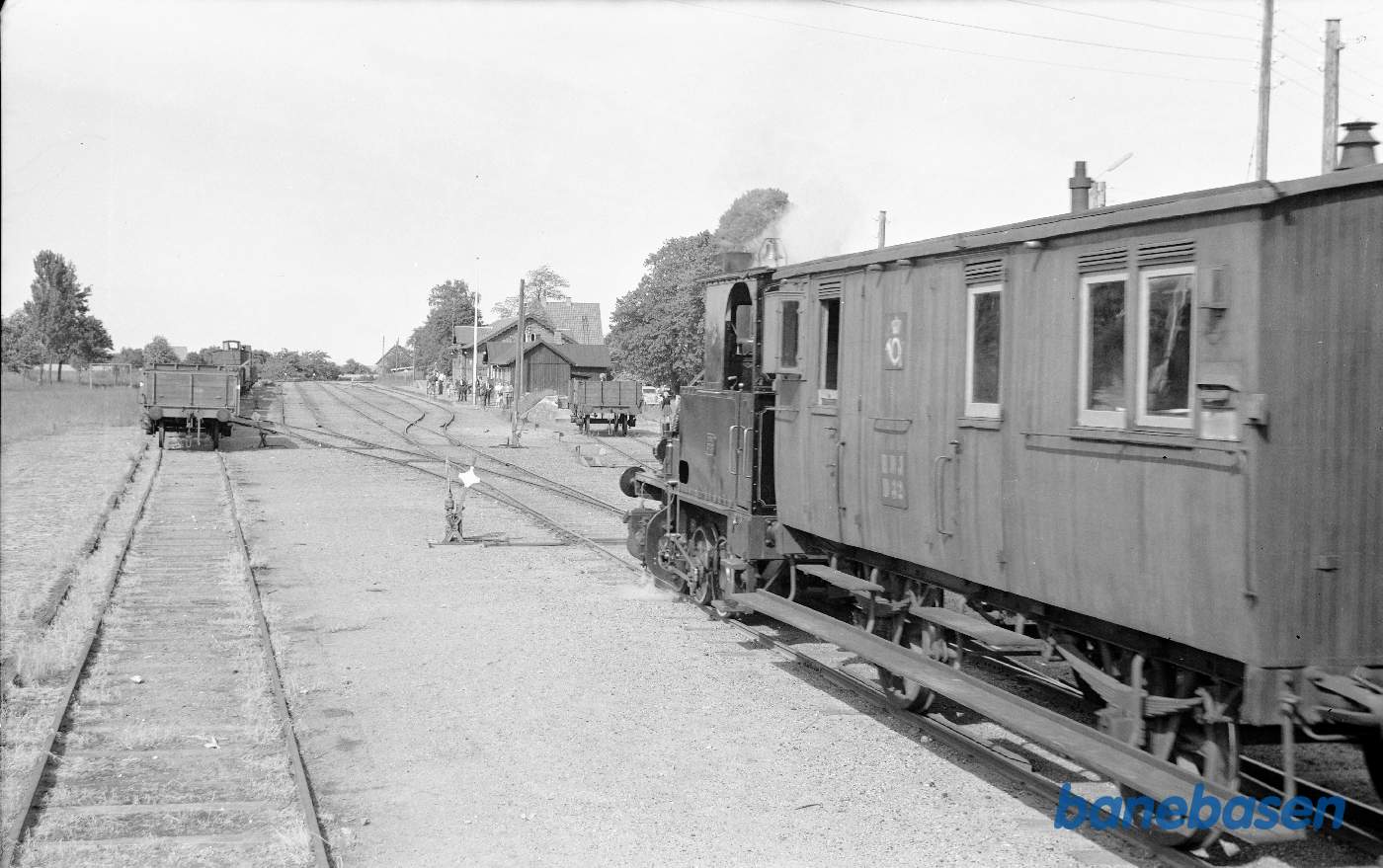 ØSJS nr. 3 med veterantog under indkørsel