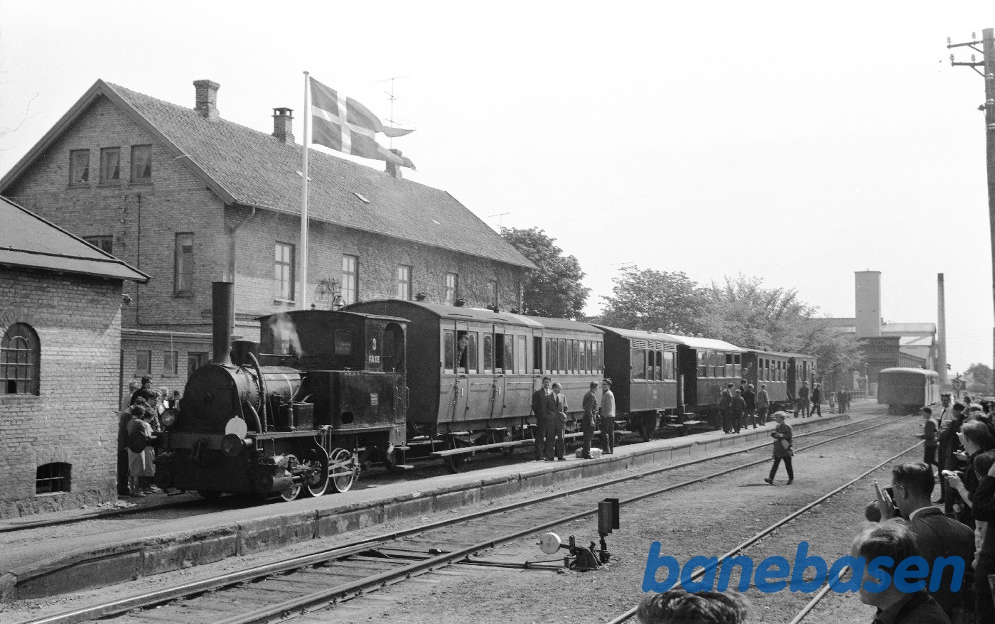 ØSJS nr. 3 med udflugtstog ifm.. DJK-tur til Fugleflugtslinjen (med P 917) ØSJS nr. 3 med udflugtstog ifm.. DJK-tur til Fugleflugtslinjen (med P 917)