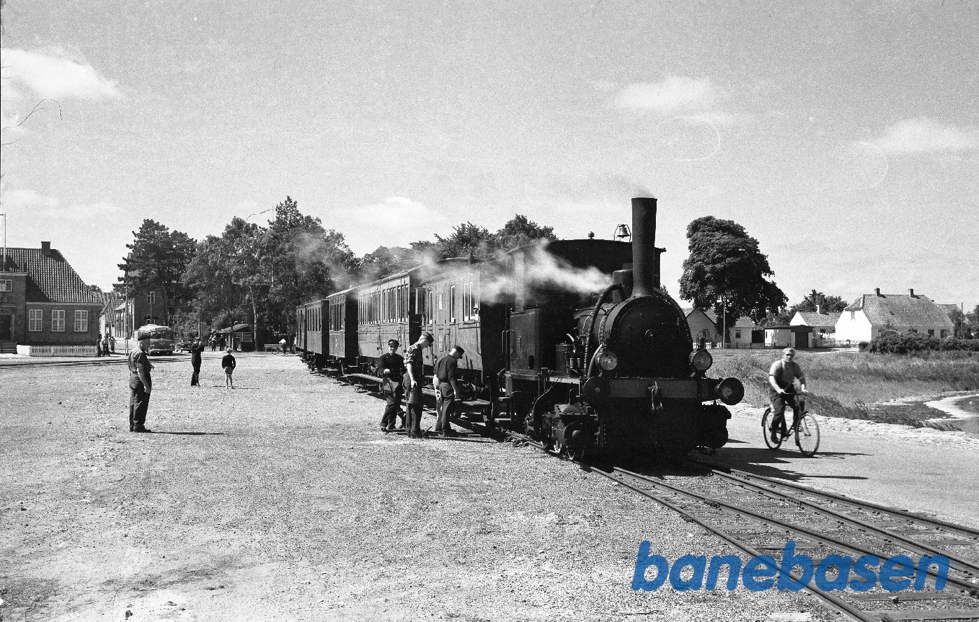 ØSJS nr. 3 med veterantog på havnen ØSJS nr. 3 med veterantog på havnen