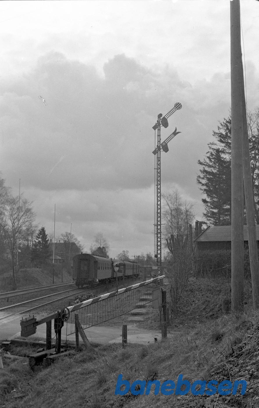 Overkørsel 39, Henriksholm Allé (Kystbanen) Overkørsel 39, Henriksholm Allé (Kystbanen)