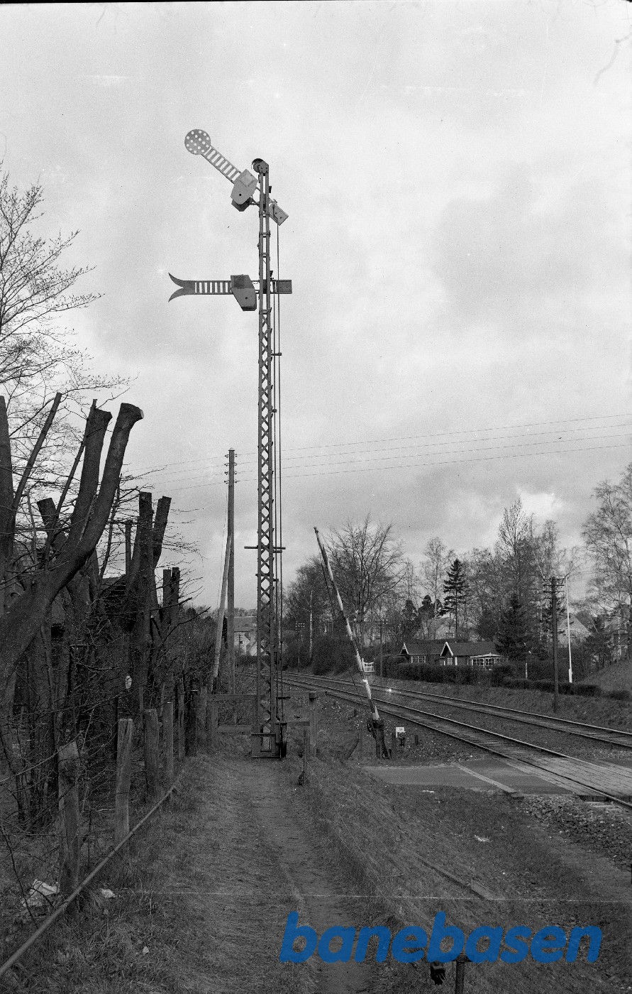 Overkørsel 39, Henriksholm Allé (Kystbanen) Overkørsel 39, Henriksholm Allé (Kystbanen)