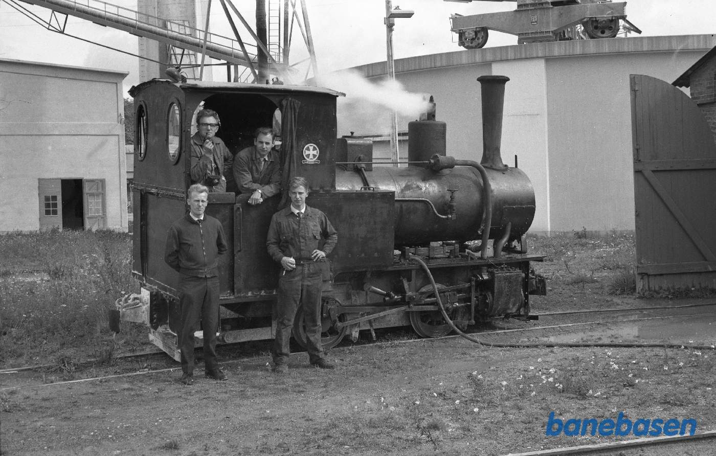 Damplokomotiv "Else", Orenstein 1921/9774, fra v. Bergreen, Albrekt, ?, Lars Andersen