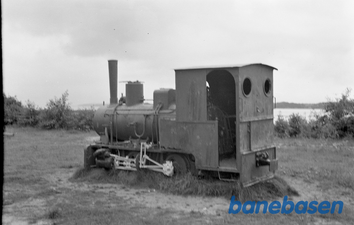 Damplokomotiv "Tine", Kraus 1929/8477, opstillet på legeplads Damplokomotiv "Tine", Kraus 1929/8477, opstillet på legeplads