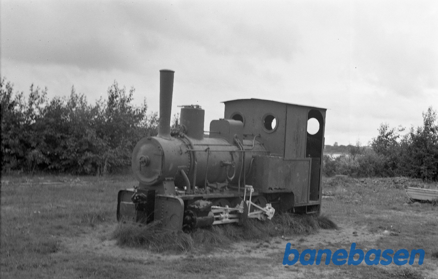 Damplokomotiv "Tine", Kraus 1929/8477, opstillet på legeplads Damplokomotiv "Tine", Kraus 1929/8477, opstillet på legeplads