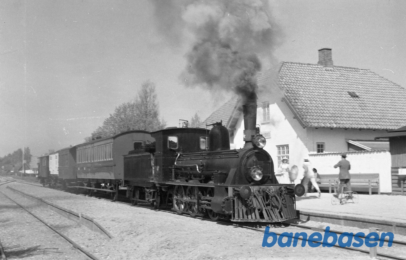 OHJ nr. 5 med veterantog, filmoptagelser til "Sytten" OHJ nr. 5 med veterantog, filmoptagelser til "Sytten"