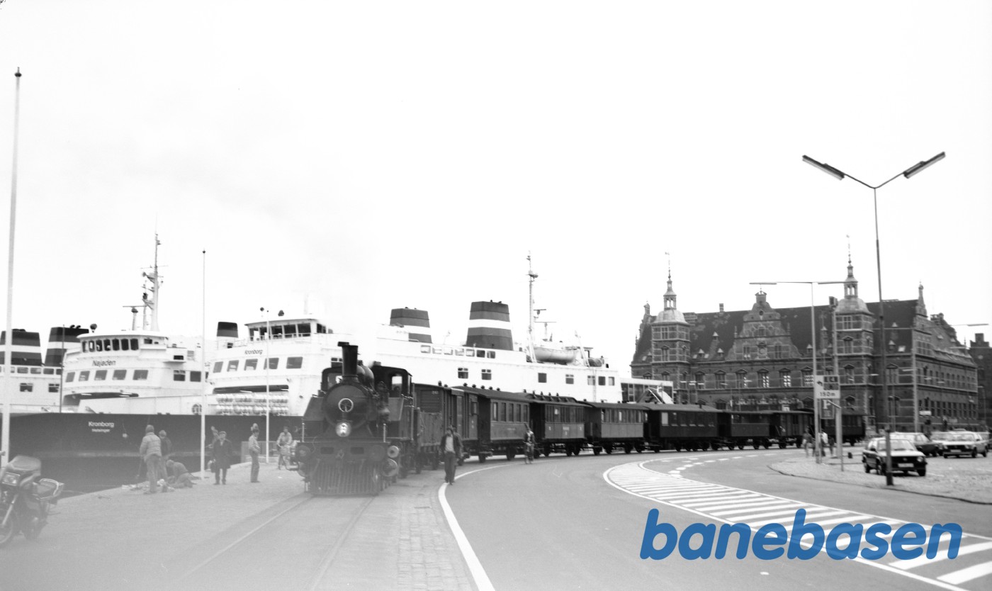 OKMJ nr. 14 med veterantog på vej fra Helsingør til Grønnehave OKMJ nr. 14 med veterantog på vej fra Helsingør til Grønnehave