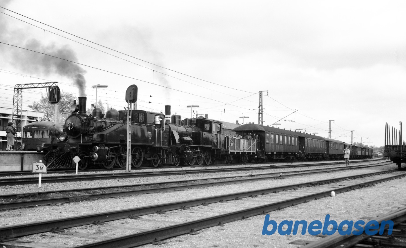 OKMJ nr. 14 + ØSJS nr. 7 med veterantog OKMJ nr. 14 + ØSJS nr. 7 med veterantog