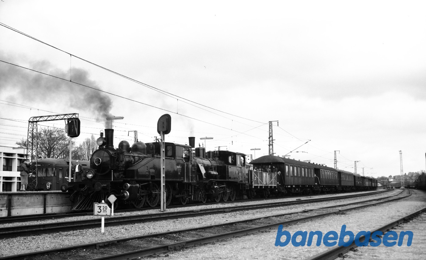 OKMJ nr. 14 + ØSJS nr. 7 med veterantog OKMJ nr. 14 + ØSJS nr. 7 med veterantog