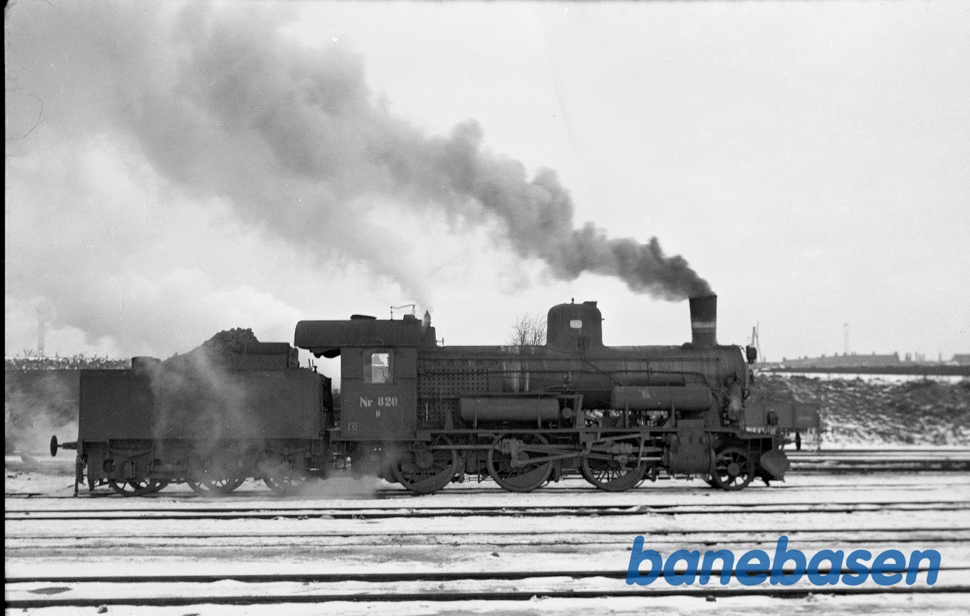 Damplokomotiv D 820 på maskindepotetpå København G Damplokomotiv D 820 på maskindepotetpå København G
