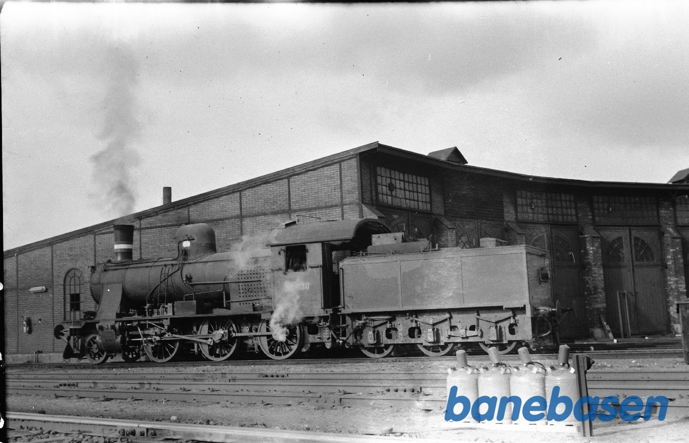 Damplokomotiv D 830 på maskindepotet i Slagelse Damplokomotiv D 830 på maskindepotet i Slagelse