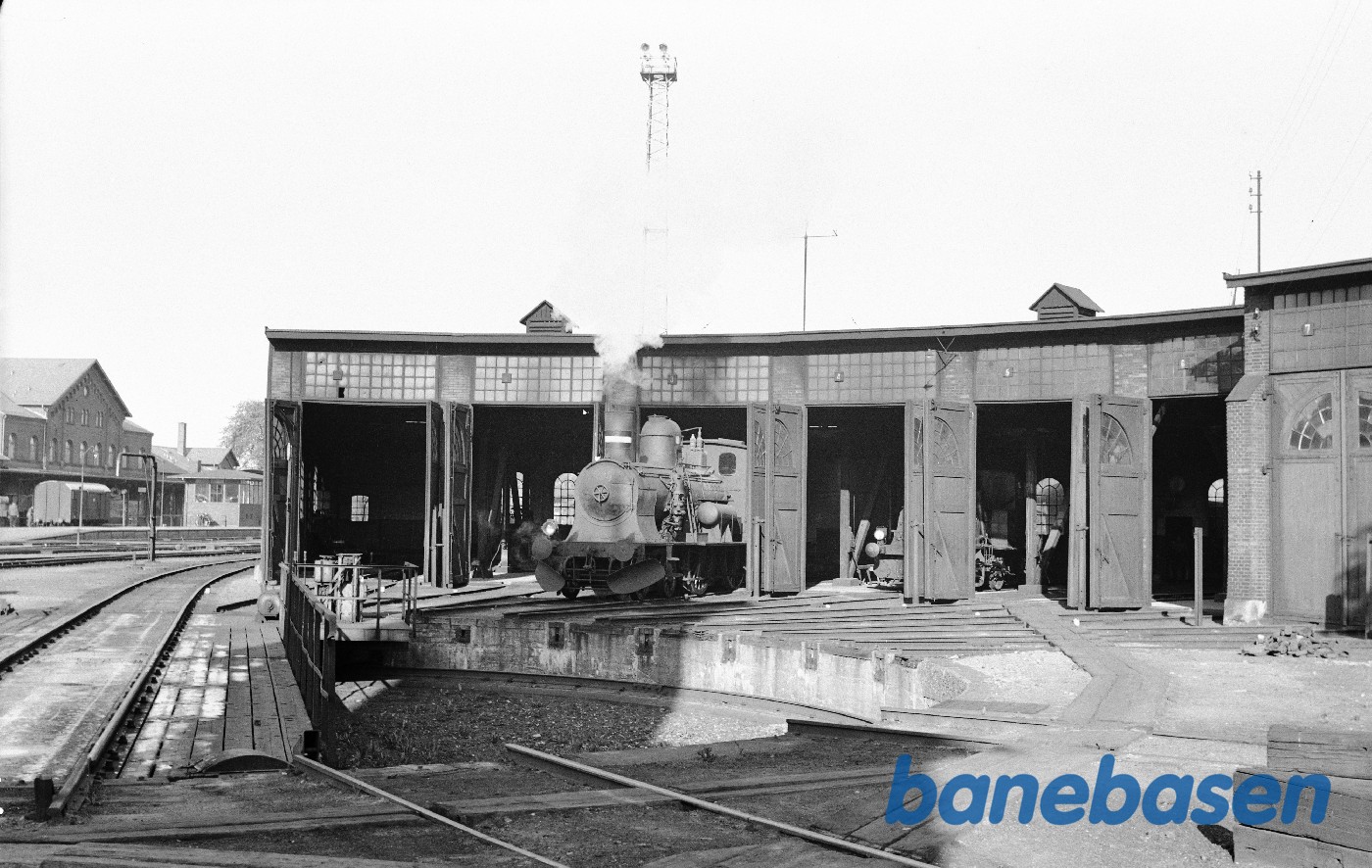Damplokomotiver C 709 og HS på maskindepotet i Slagelse Damplokomotiver C 709 og HS på maskindepotet i Slagelse