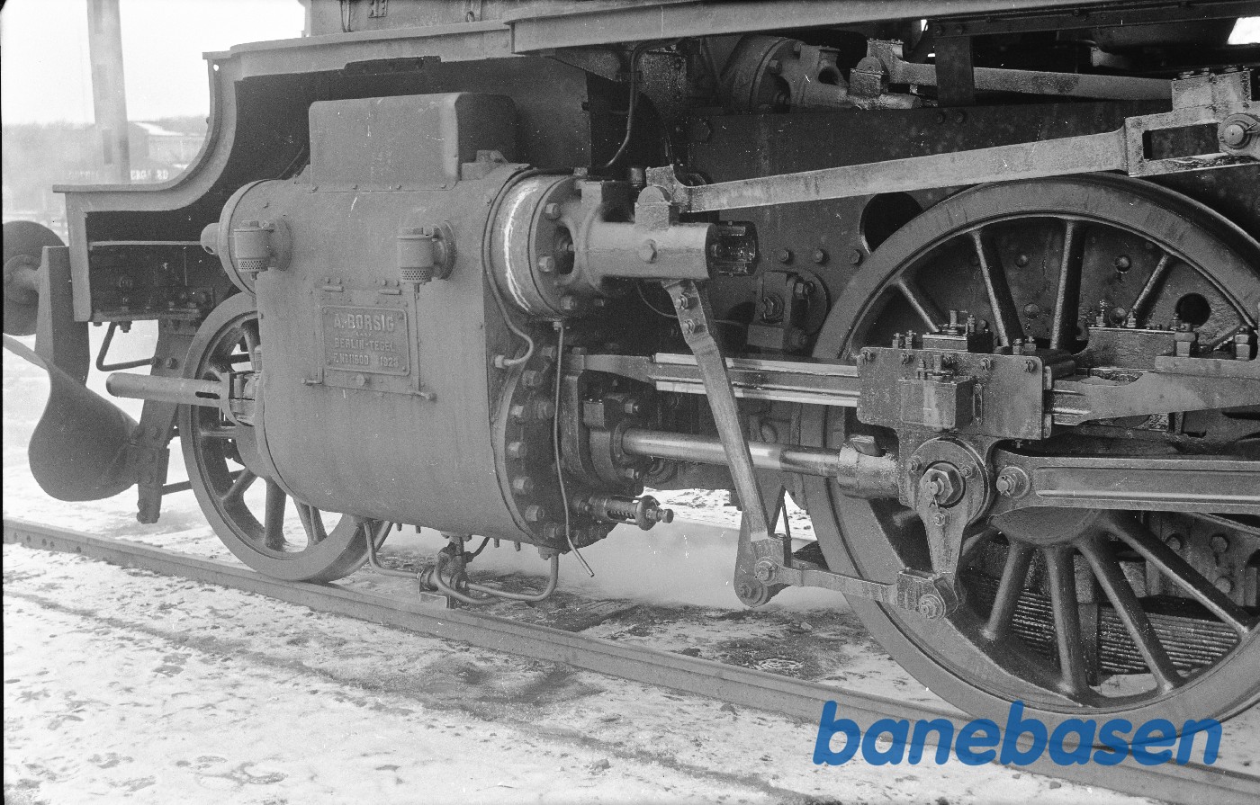 Damplokomotiv H 800, cylinder og gangtøj, venstre side Damplokomotiv H 800, cylinder og gangtøj, venstre side