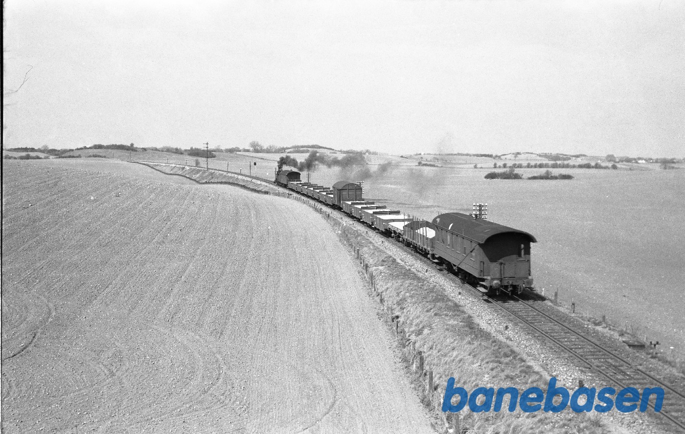 Damplokomotiv C 717 med godstog under udkørsel mod Kalundborg Damplokomotiv C 717 med godstog under udkørsel mod Kalundborg