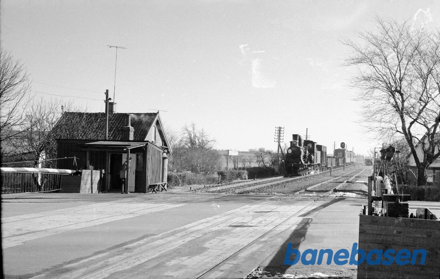 Damplokomotiv C 717 med godstog under indkørsel ved Slagelsevej Damplokomotiv C 717 med godstog under indkørsel ved Slagelsevej