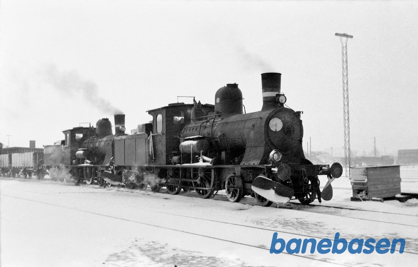 Damplokomotiv C 717 + C 712 med godstog i Kalundborg Damplokomotiv C 717 + C 712 med godstog i Kalundborg