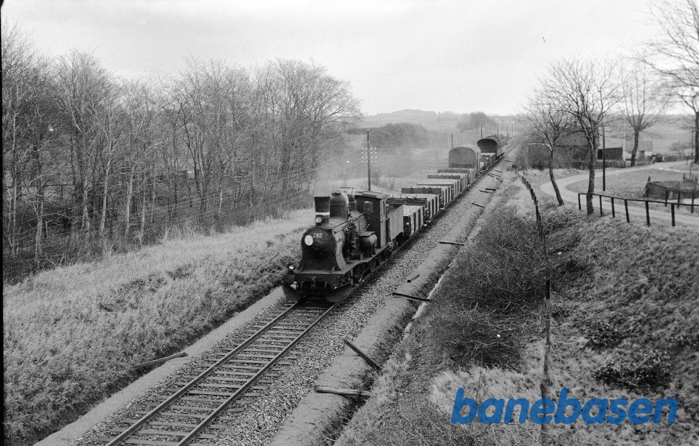 Damplokomotiv C 712 med godstog kort før Kalundborg Damplokomotiv C 712 med godstog kort før Kalundborg