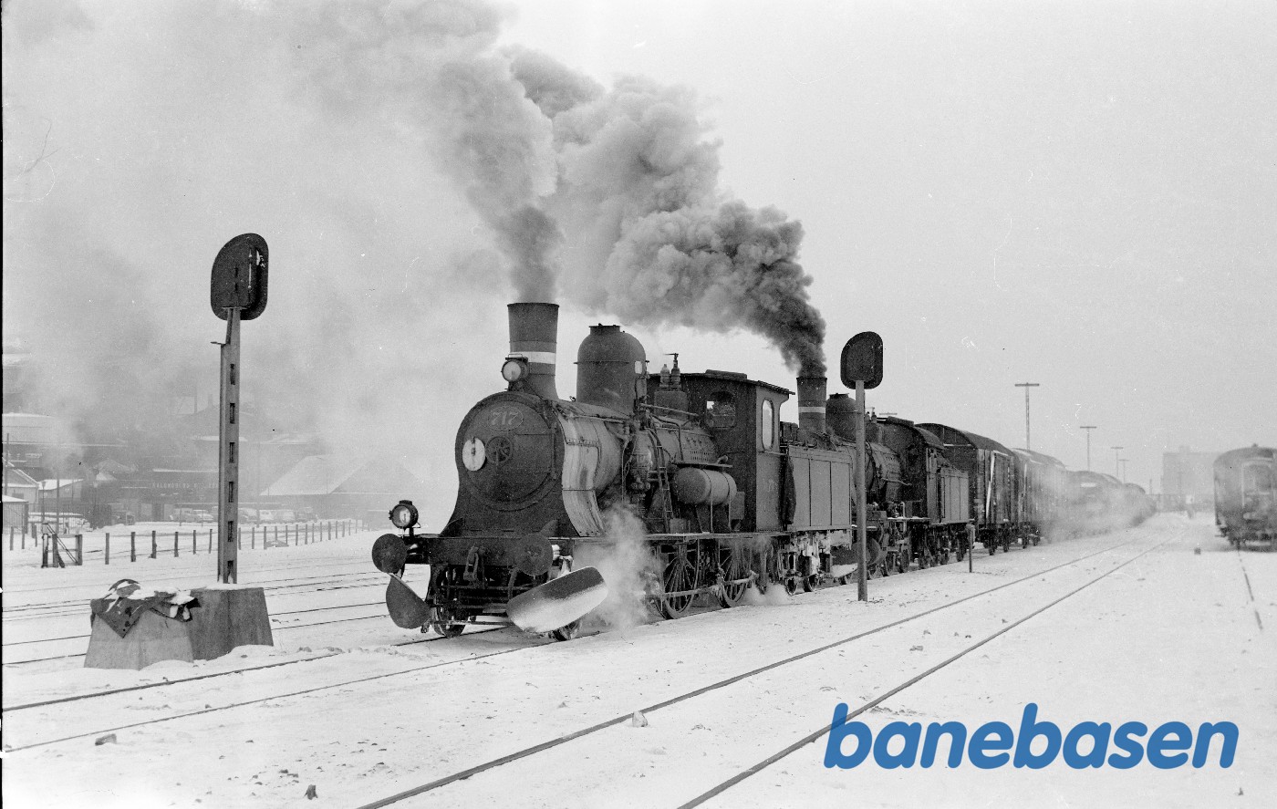 Damplokomotiv C 717 + D-maskine med 900 t gødningstog i Kalundborg Damplokomotiv C 717 + D-maskine med 900 t gødningstog i Kalundborg