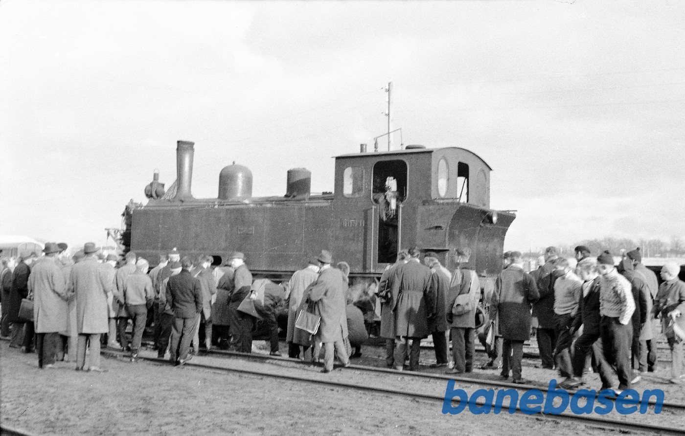 Damplokomotiv nr. 11 afsporet på forbindelsessporet mellem GDS og HHGB Damplokomotiv nr. 11 afsporet på forbindelsessporet mellem GDS og HHGB