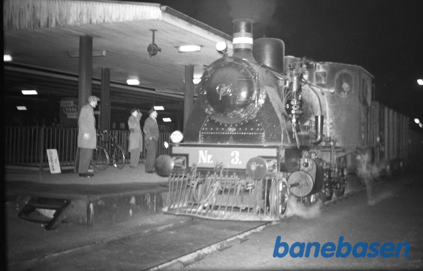 Damplokomotiv NFJ 3 med godstog på Odense station Damplokomotiv NFJ 3 med godstog på Odense station