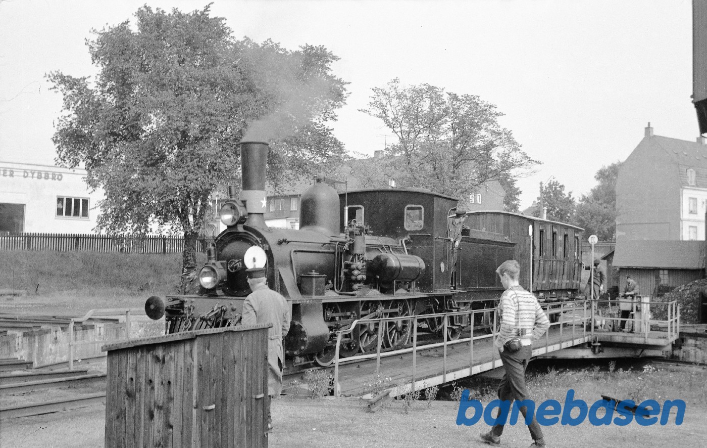 OHJ nr. 5 + ØSJS D 11 på vej fra Høng til Maribo OHJ nr. 5 + ØSJS D 11 på vej fra Høng til Maribo