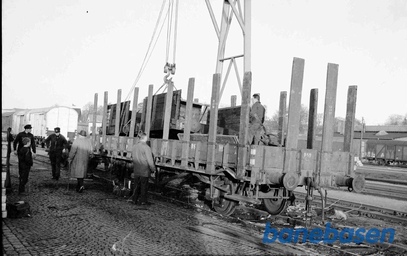 GDS P 209 læsses på DSB TF-vogn for transport til Maribo GDS P 209 læsses på DSB TF-vogn for transport til Maribo