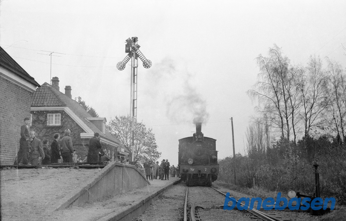 ØSJS nr. 7 med udflugtstog på KRB ØSJS nr. 7 med udflugtstog på KRB