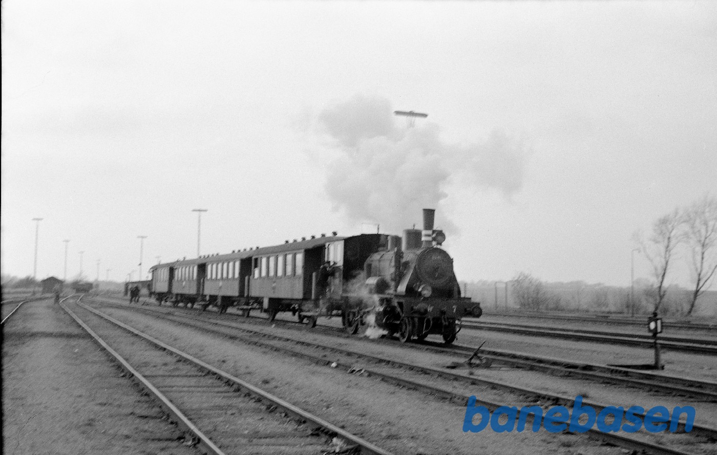 ØSJS nr. 7 med udflugtstog på KRB ØSJS nr. 7 med udflugtstog på KRB
