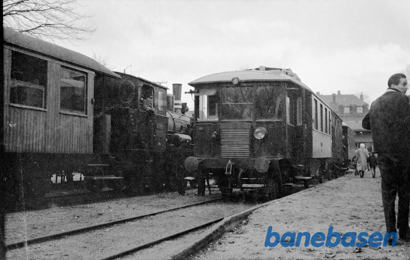 ØSJS nr. 7 med udflugtstog på KRB + KRB M 4 ØSJS nr. 7 med udflugtstog på KRB + KRB M 4