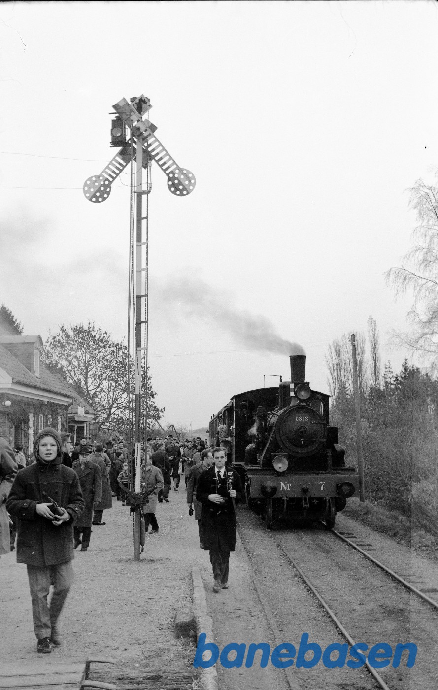 ØSJS nr. 7 med udflugtstog på KRB ØSJS nr. 7 med udflugtstog på KRB