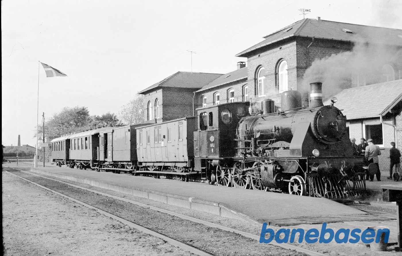 Damplokomotiv nr. 3 med udflugtstog for DJK Damplokomotiv nr. 3 med udflugtstog for DJK