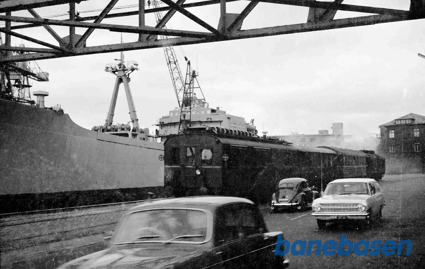 M 1 + C 41 + C ? + M 2 på vej fra Helsingør til Grønnehave, DJK udflugtstog M 1 + C 41 + C ? + M 2 på vej fra Helsingør til Grønnehave, DJK udflugtstog