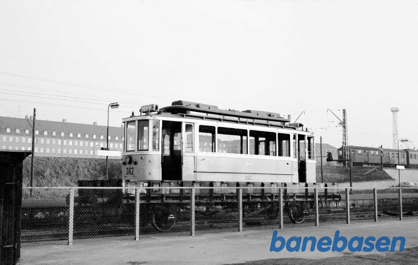 Vognkasse fra KS motorvogn 362 læsset på DSB TF 8080 for trsp. til Vejle Vognkasse fra KS motorvogn 362 læsset på DSB TF 8080 for trsp. til Vejle