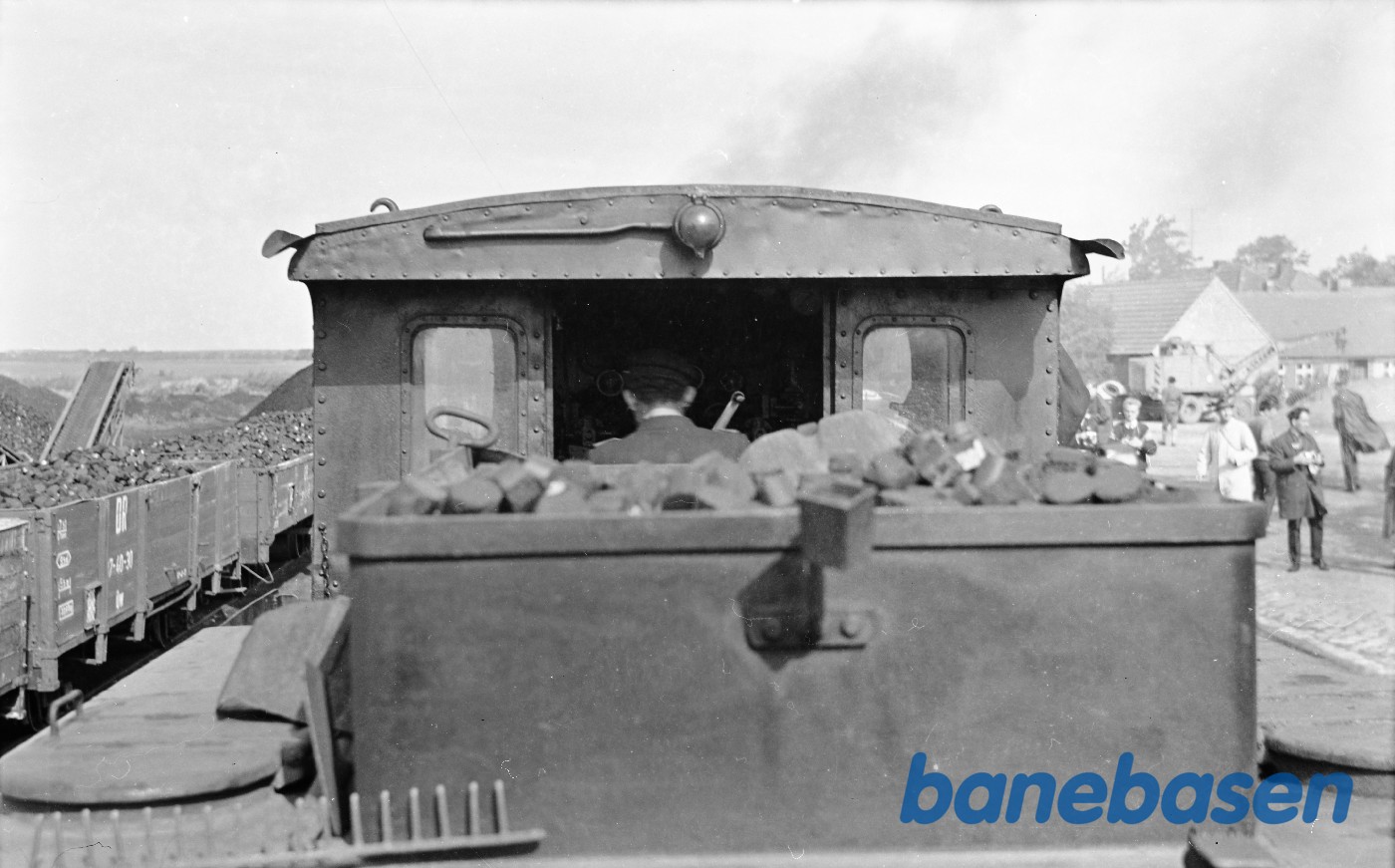 Vue fra personvogn mod damplokomotiv-tender/førerhus Vue fra personvogn mod damplokomotiv-tender/førerhus