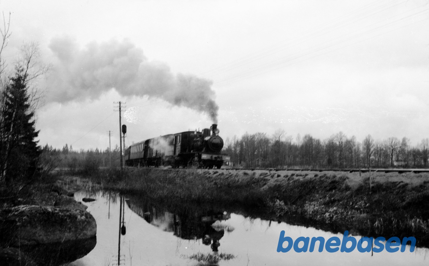 L2t 4013 med persontog L2t 4013 med persontog